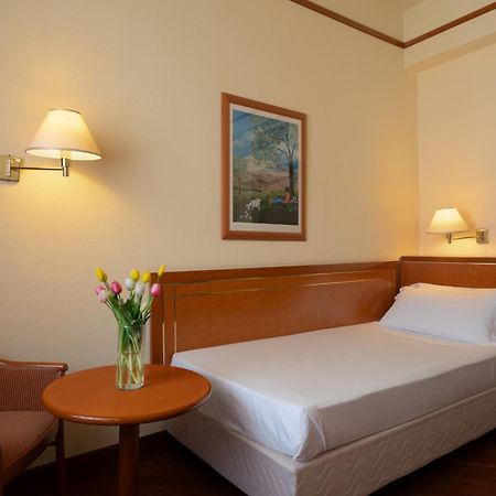 Hotel Delfino Tarente Buitenkant foto
