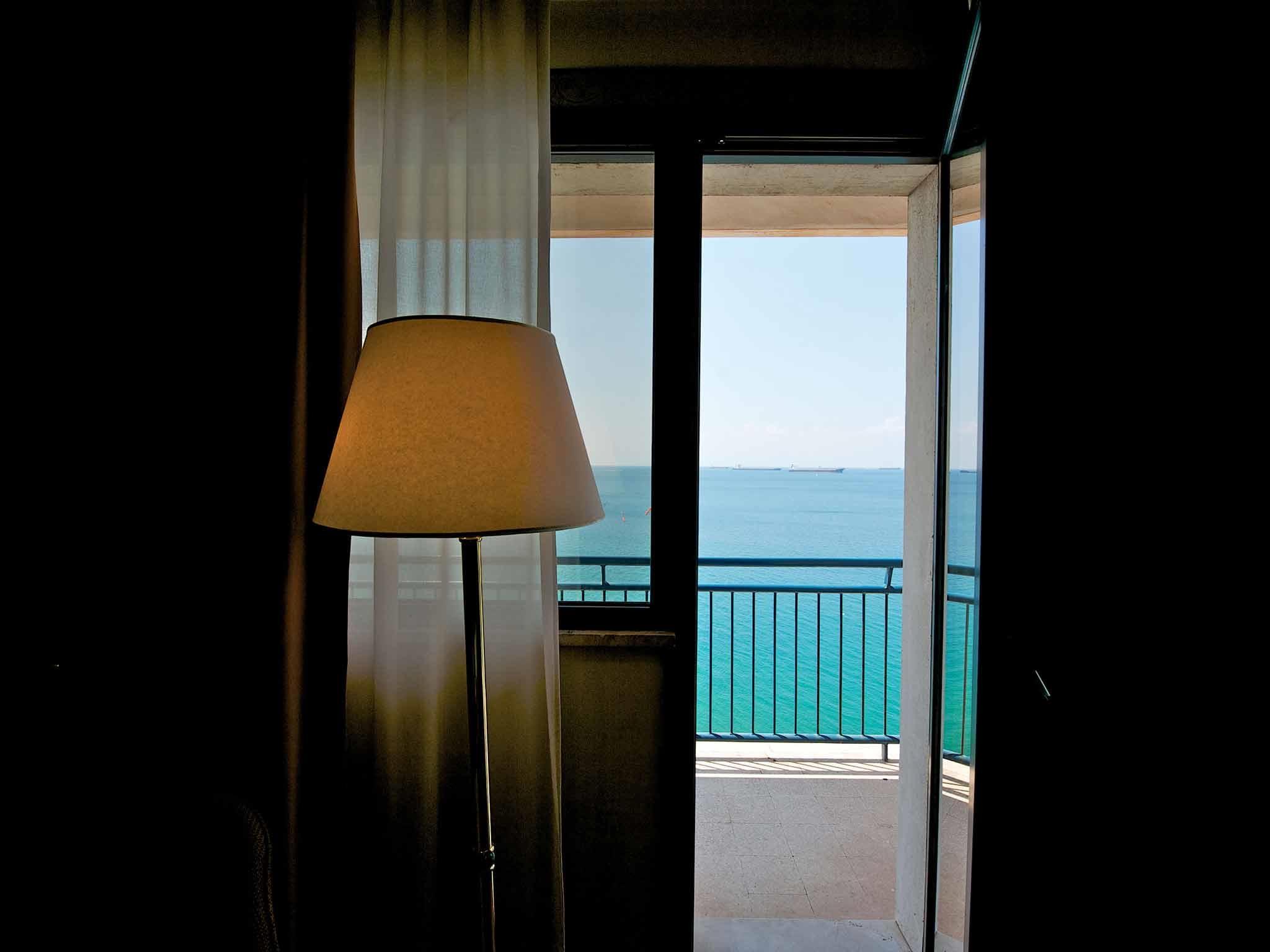 Hotel Delfino Tarente Buitenkant foto