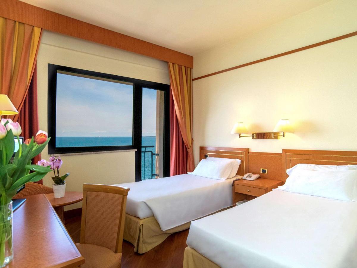 Hotel Delfino Tarente Buitenkant foto