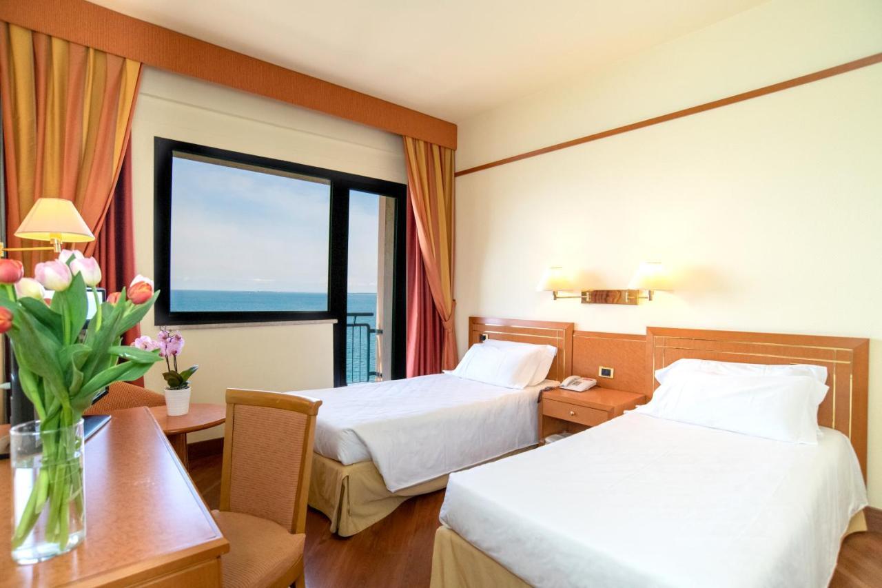 Hotel Delfino Tarente Buitenkant foto