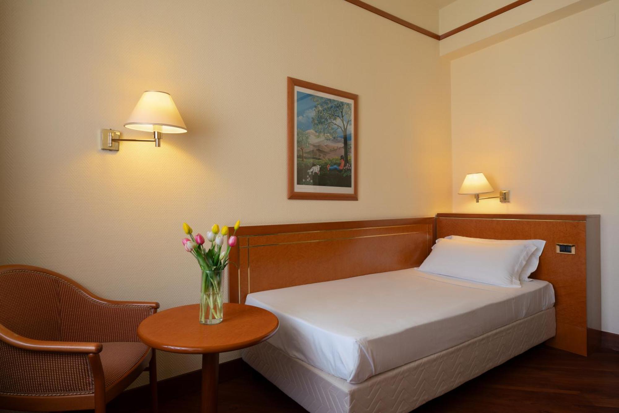 Hotel Delfino Tarente Buitenkant foto
