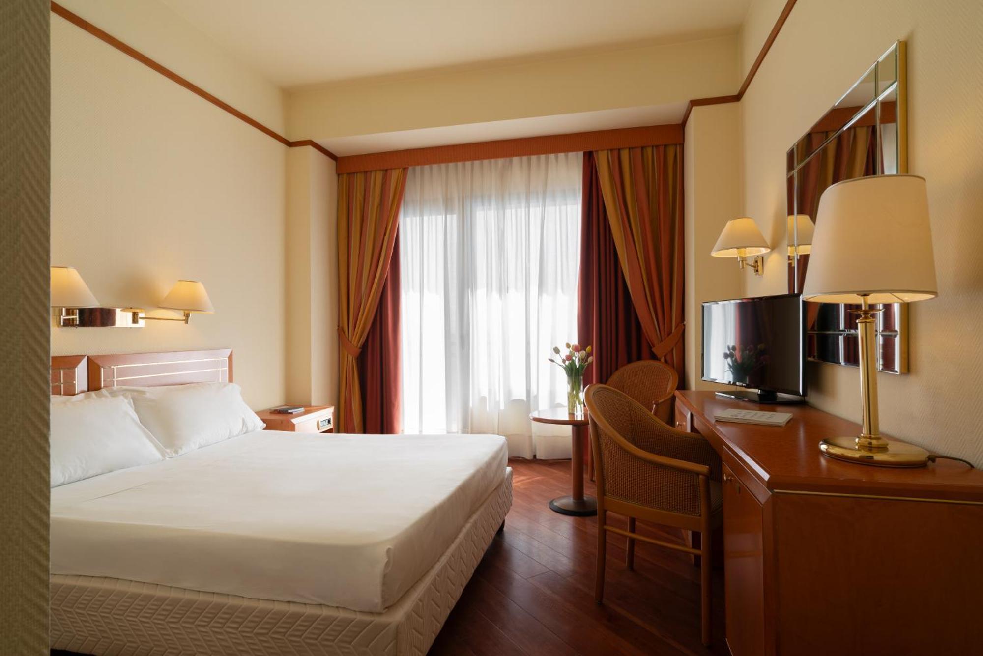Hotel Delfino Tarente Buitenkant foto
